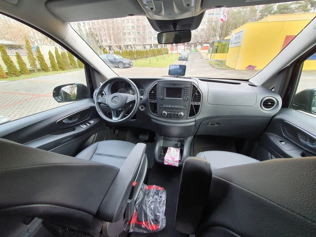 Mercedes-Benz Vito 7+1 — palubní deska
