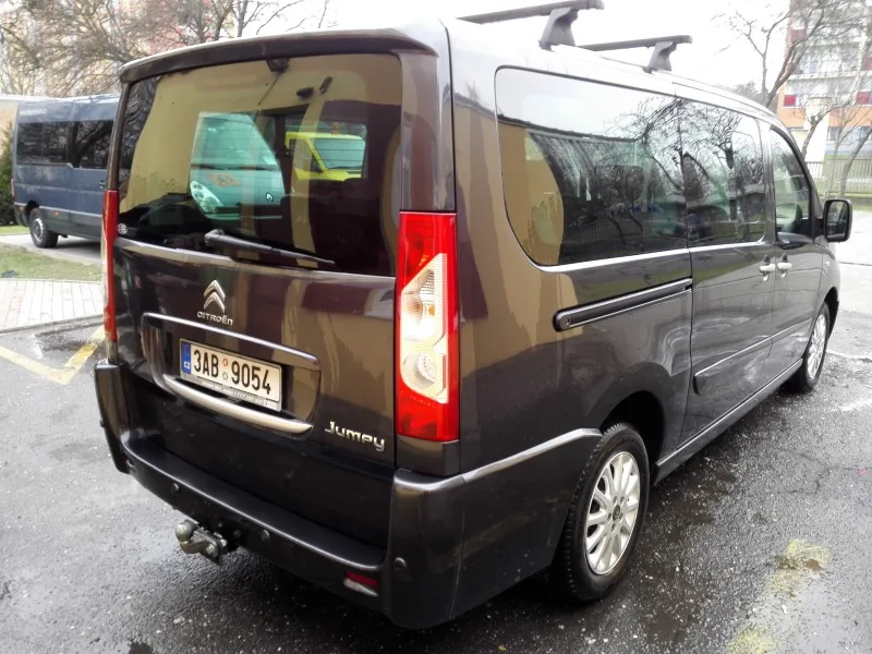 Citroen Jumpy 7+1 — pohled zezadu