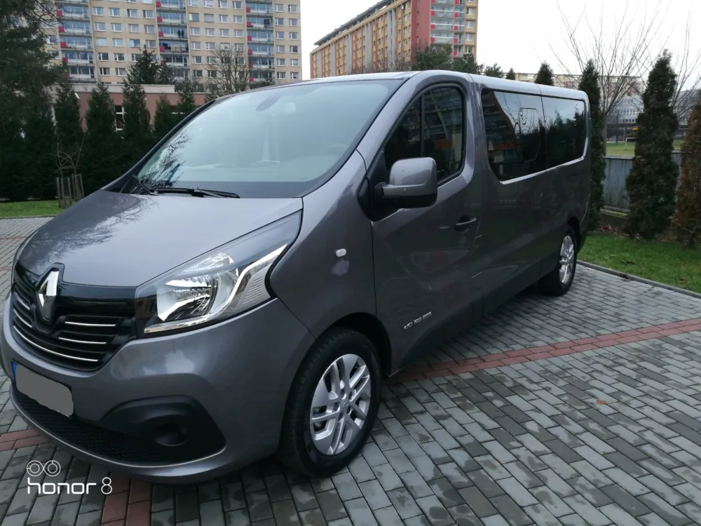 Renault Trafic 8+1 (2017) — bok vozidla