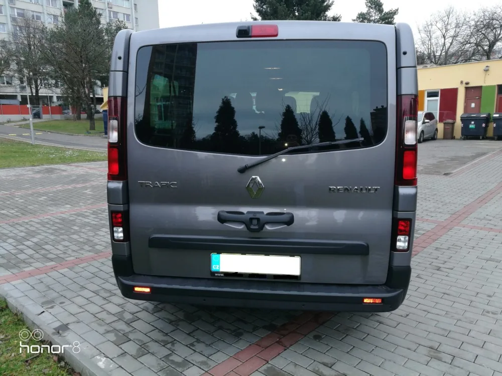 Renault Trafic 8+1 (2017) — interiér
