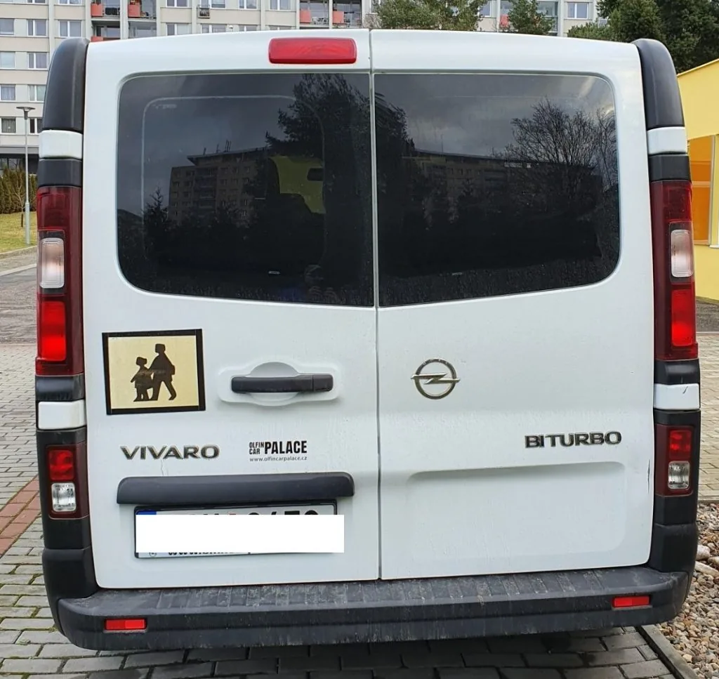 Opel Vivaro 8+1 — bok vozidla