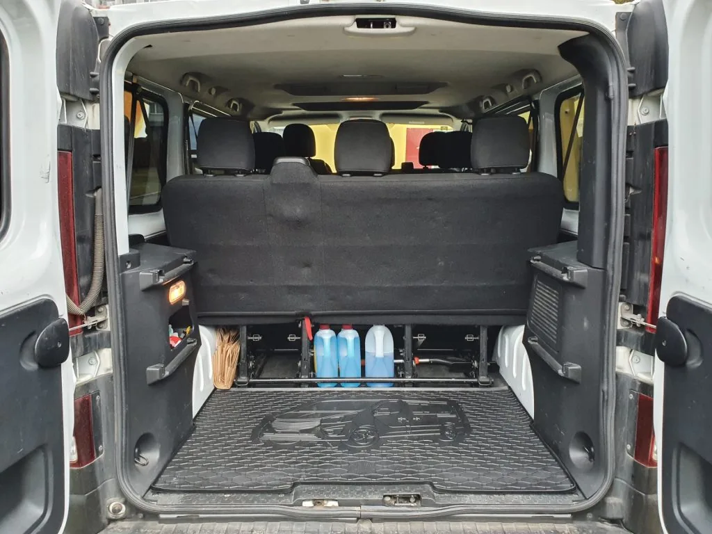 Opel Vivaro 8+1 — interiér