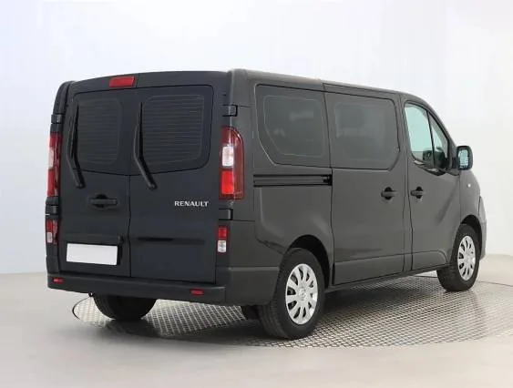 Renault Trafic 8+1 (2020) — bok vozidla